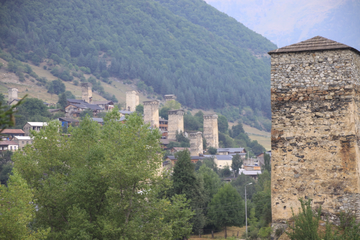 산악지역으로 둘러쌓인 스바네티 지역의 스반인은 독특한 고유 문화를 형성하고 있다