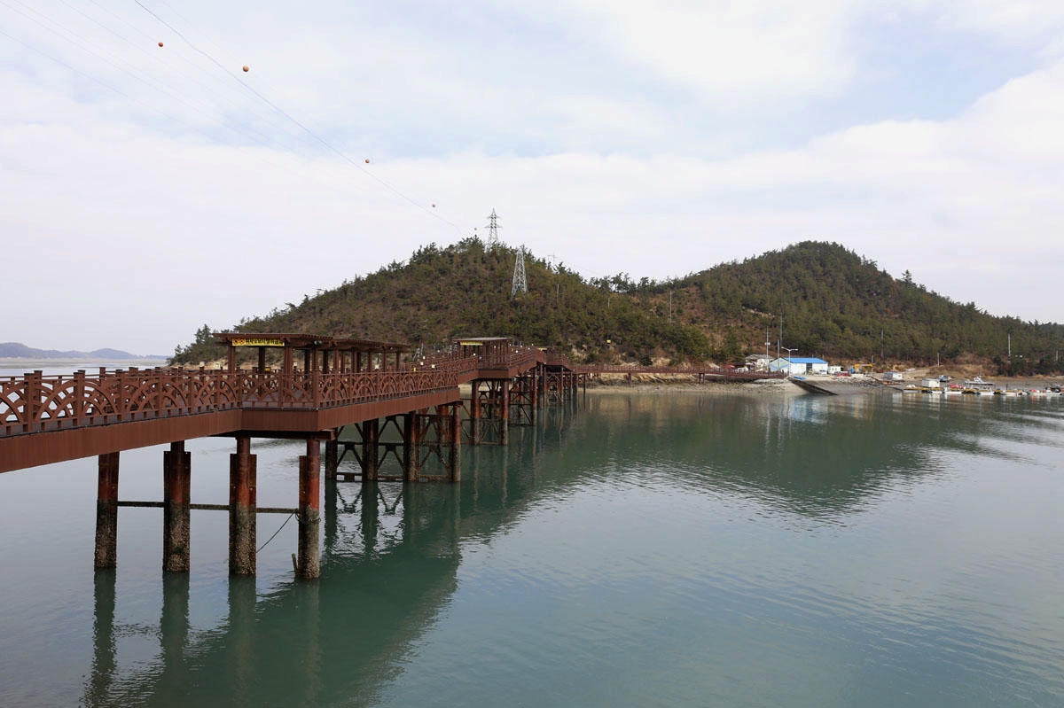 가란목교 전경. 신안군 압해읍 분매리와 가란리를 잇는 다리다. 2012년 12월 완공됐다.