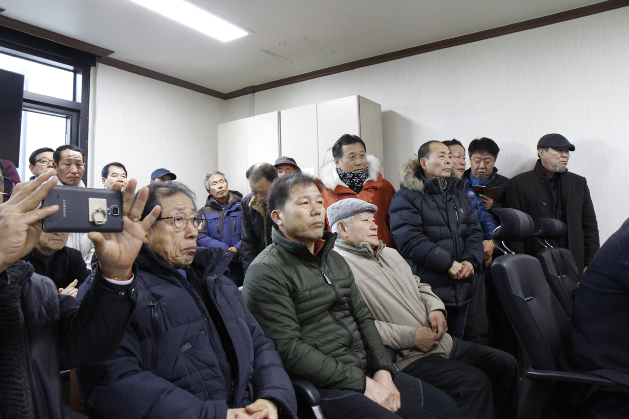 이날 기자회견장에는 김세호 전 군수를 지지하는 지지자들 40여명도 찾아 격려했다.