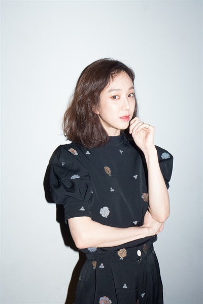  KBS 2TV <마녀의 법정>의 '마이듬' 역할로 사랑받았던 배우 정려원이 15일 오후 서울 신사동 인근서 종영 인터뷰에 응했다. 