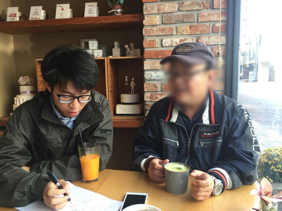  종민협 강민수 간사와 이야기 나누는 정동식 님