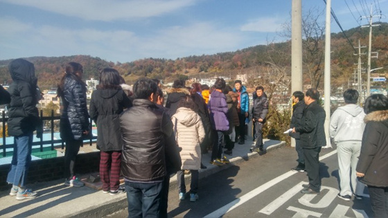 왼쪽으로 구부러진 지형때문에 인구부라 한다. 1948년 10월 24일 진압군과 봉기군의 전투가 치열하게 전개되었던 격전지이다. 이 전투 후 토벌대에 의한 여수시내는 3일간 불바다가 되었다. 손가락 총으로 무고한 민간인들이 학살당한다.