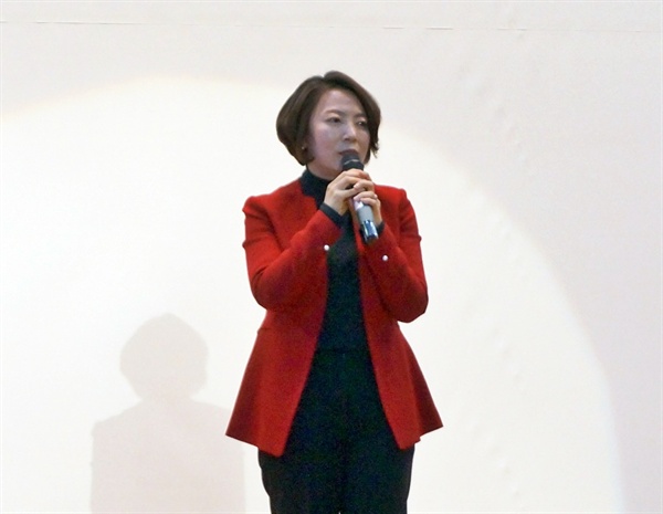 <윤난실을 드립니다>의 출판기념회가 16일 광산구청 대회의실에서 열렸다. <윤난실 제공>