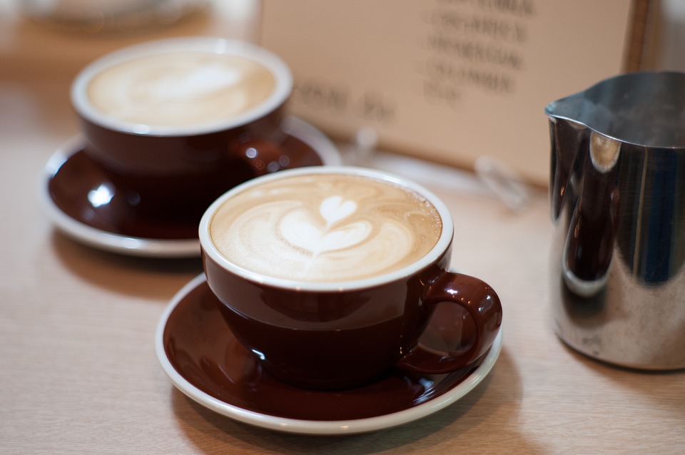 애리조나 대학 연구에 따르면, 우유 한 큰술만 넣어도 커피로 인해 부족해지는 칼슘을 보충할 수 있다고 한다.