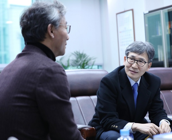 전재수 의원이 한국인터넷기자협회와 인터뷰를 했다.