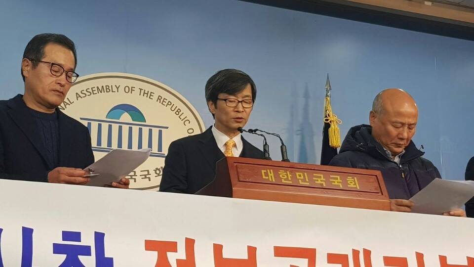 곽노현 대표가 12일 면담 과정에서 들은 국정권 관정원 관계자의 입장을 전달하고 있다.