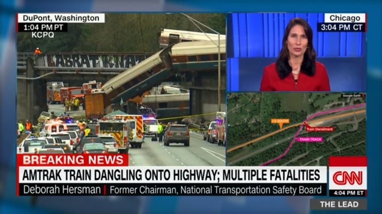 미국 워싱턴주 시애틀에서 발생한 열차 사고를 보도하는 CNN 뉴스 갈무리.