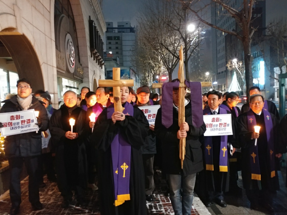  18일 오후 서울 종로구 연지동 여전도회관에서 ‘명성교회 세습철회와 총회 공정재판 촉구 연합기도회’가 열렸다.