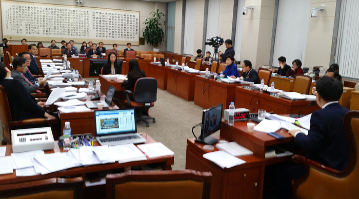 12월 20일 오후 국회 법제사법위원회 전체회의가 열리고 있다.？