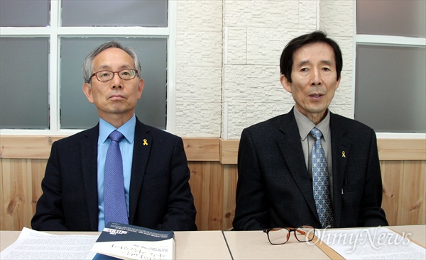 최한성 대덕대 교수(왼쪽)와 승광은 달팽이학교 교장이 지난 달 26일 오전 대전시청 20층 하늘마당 카페에서 기자회견을 하고 있다.(자료사진)