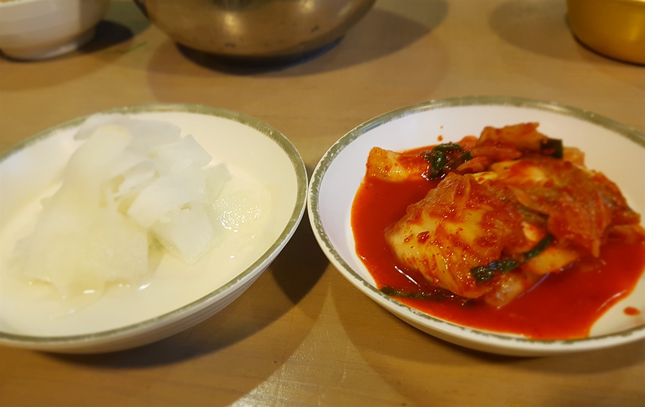 깔끔하고 맛깔스런 막국수 밑반찬