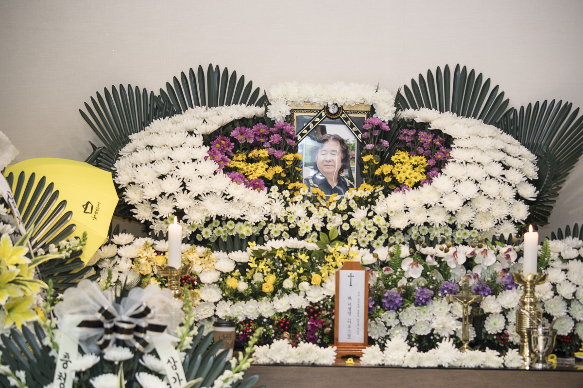 28일 심근경색으로 숨진 '유랑자' 고 이명영 활동가의 빈소가 마련된 대전 남대전장례식장에 추모객들의 발걸음이 이어지고 있다. 특히 대전시민사회는 그의 부고가 전해지자 큰 슬픔에 빠졌다. 