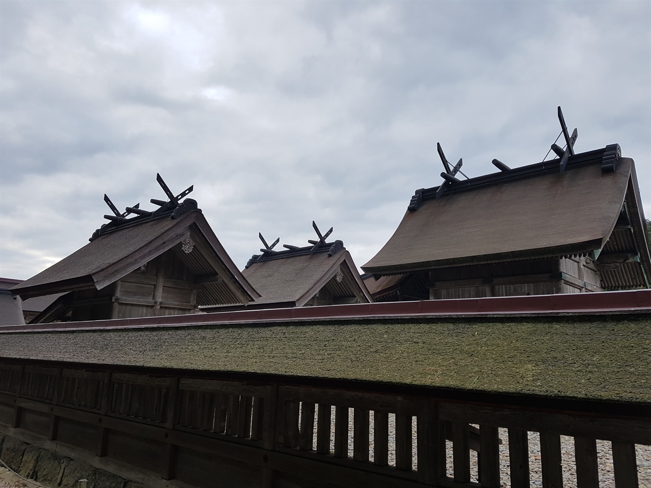 이색적인 일본전통 신사의 지붕