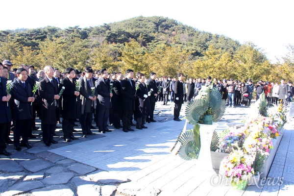 노무현재단은 1일 오후 노무현 대통령 묘소 신년참배식을 열었다.