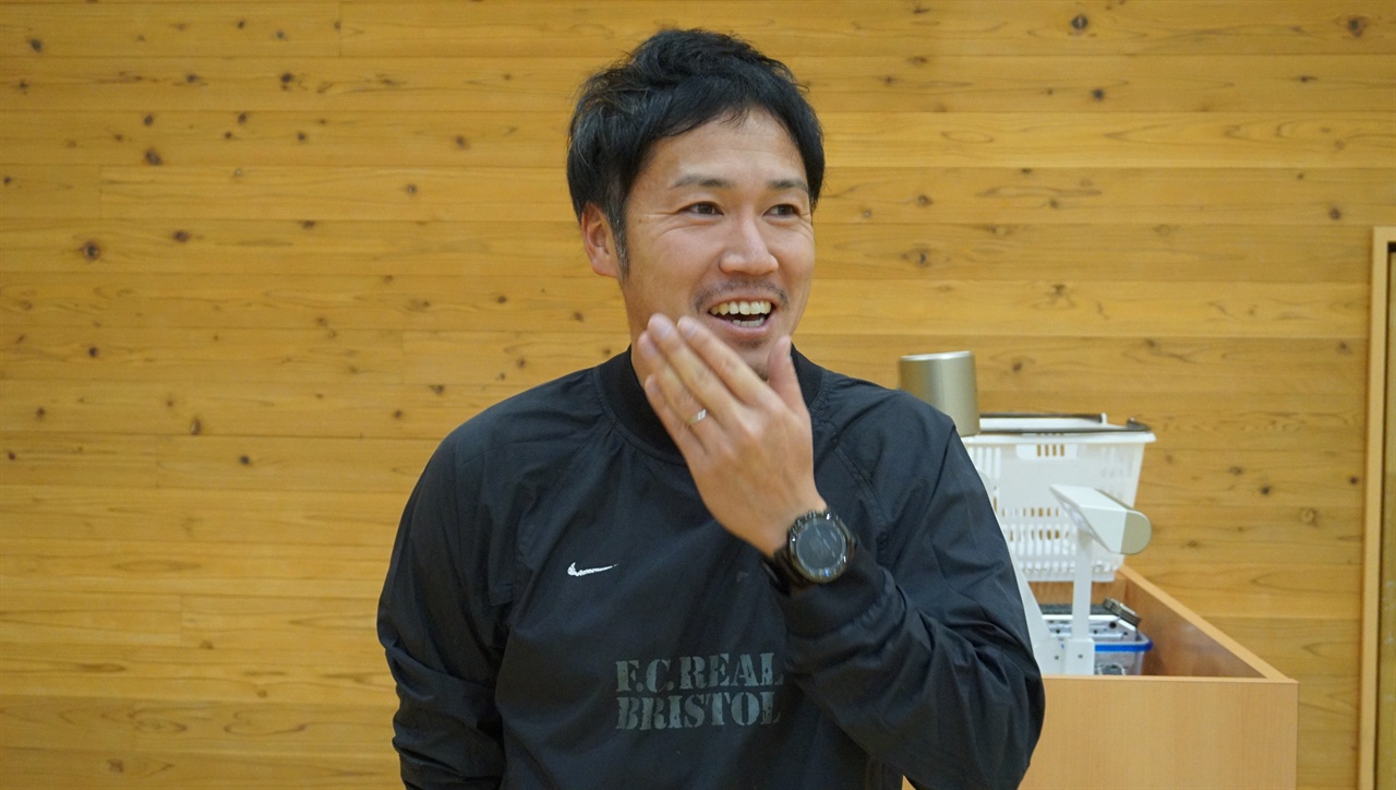 가이세이 중등교육학교의 사토 히카루 체육교사.