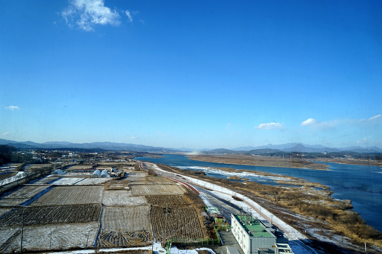  전망대에서 바라본 남한강 풍경