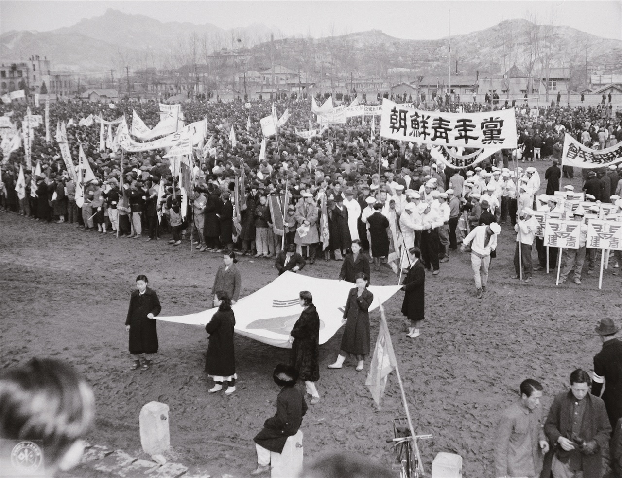 서울운동장에서 거행된 우익의 3.1절 기념대회(1947. 3. 1.)