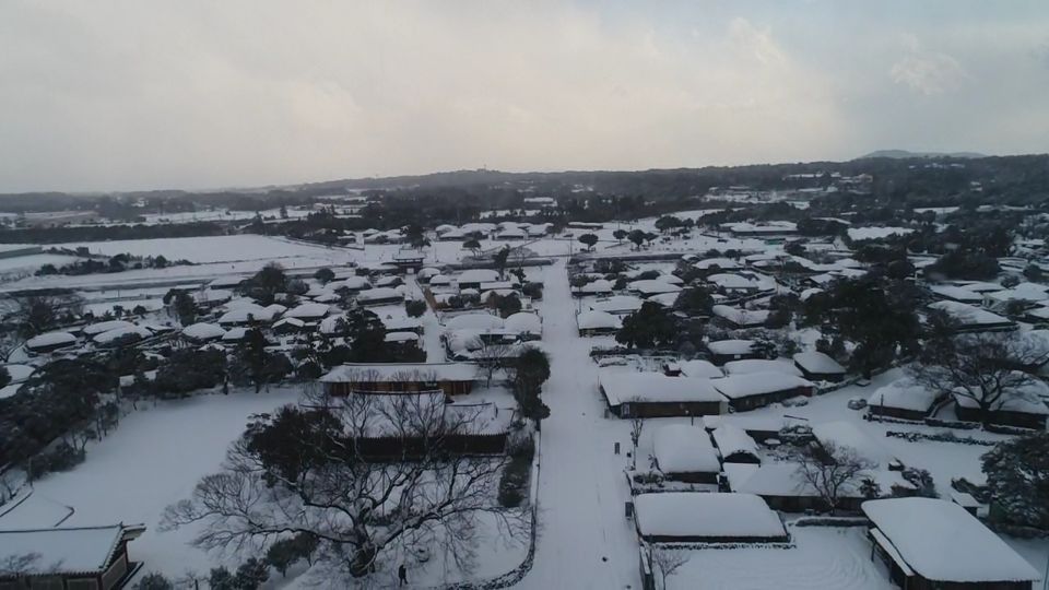 눈내린 성을읍민속마을 2018.1.11 일 제주전역에는 많은 눈이 내리고 있습니다.