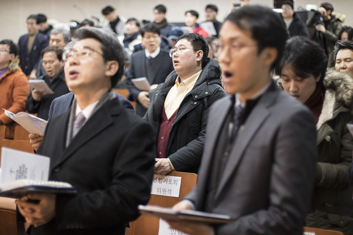 명성교회 세습 논란이 지속되는 가운데 장로회신학대학교 교수 60명이 12일 ‘명성교회 세습을 반대하는 장신대 교수모임’ 출범을 선언하고 활동에 들어갔다. 교수모임은 이날 연합기도회를 진행했다. 