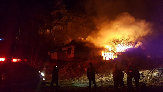 14일 발생한 양양군 산불 14일 양양군 양양읍 화일리 산207번지 사유림에서 발생한 산불이 16시간 여 만에 완전 진화됐다.