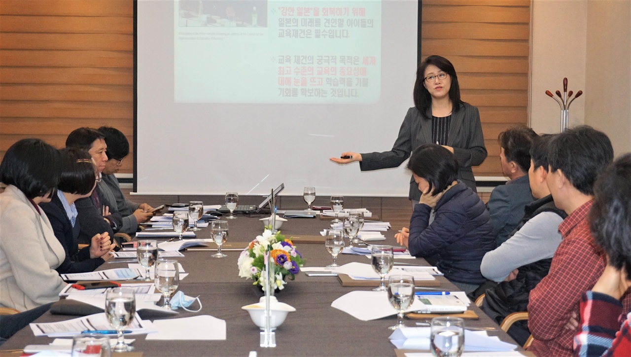 수업-평가혁신 교육정책 현장교사 간담회 서울특별시교육청의 수업-평가혁신 교육정책 용역연구팀은 15일 오후 서울대 호암교수회관에서  ‘비판적 창의적 역량을 위한 평가체제 혁신방안’ 현장교사 간담회를 열었다.