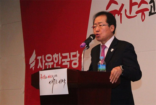 16일 자유한국당 홍준표 대표가 강원 춘천에서 열린 신년인사회에 참석해 모두 발언을 하고있다.