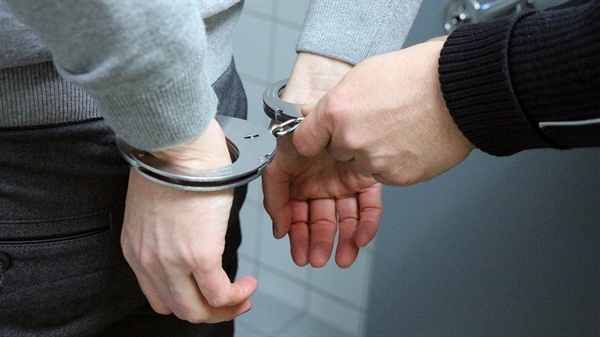 인천의 한 건물 여자화장실에서 20대 편의점 아르바이트생을 둔기로 폭행한 뒤 도주한 40대 남성이 범행 5일 만에 검거됐다.