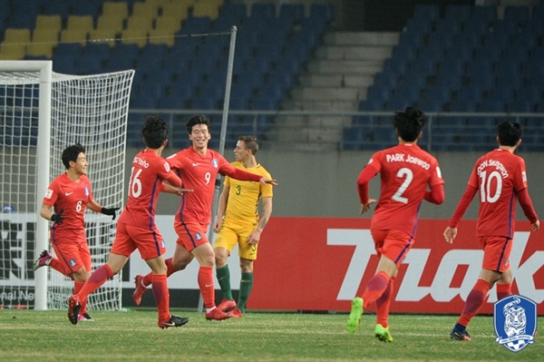  김봉길 감독이 이끄는 한국 U-23 대표팀은 17일 저녁(한국시간) 중국 쿤산 스포츠 센터에서 열린 호주 U-23 대표팀과의 ‘2018 아시아축구연맹(AFC) U-23 챔피언십’ D조 3차전에서 3-2로 승리했다. 