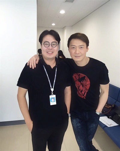  최근 MBC 플러스에서 CJ e&m으로 이직한 권영찬 피디(왼쪽)