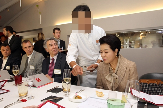지난 2010년 10월 5일 벨기에를 방문한 이명박 전 대통령의 부인 김윤옥씨. 