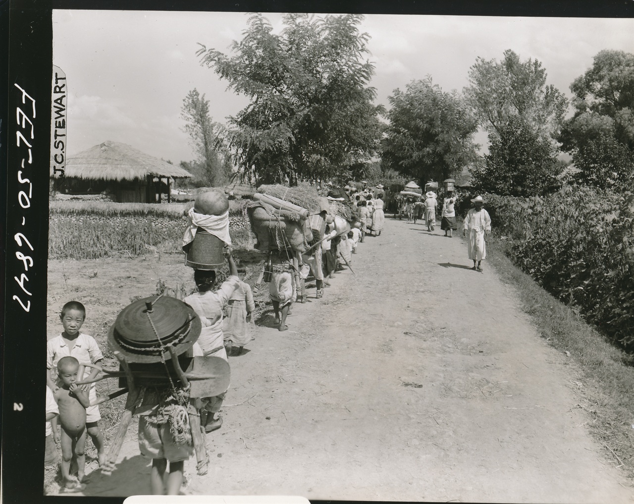 피란민 행렬(1950. 8.).