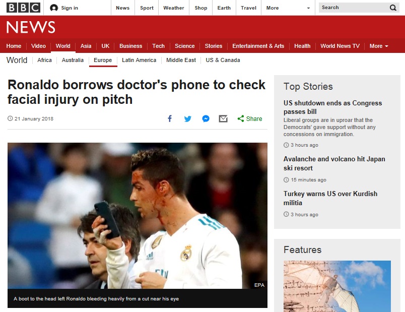  호날두가 자신의 부상 부위를 스마트폰으로 확인했다는 소식을 전한 BBC