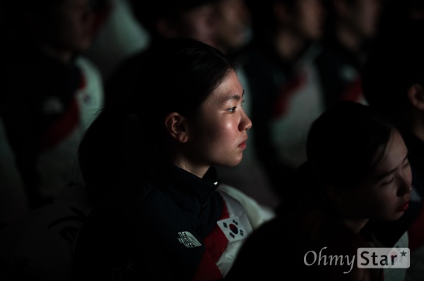  24일 오후 서울 송파구 올림픽파크텔에서 열린 2018 평창동계올림픽대회 대한민국 선수단 결단식에 심석희 쇼트트랙 선수가 참석하고 있다.