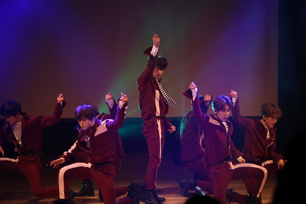 타겟 7인조 남성그룹 타겟이 일본 데뷔 이후 한국에도 정식 데뷔했다. 이들의 데뷔 쇼케이스가 24일 오후 서울 청담동의 한 공연장에서 열렸다.