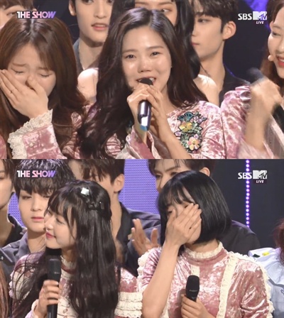  23일 SBS MTV <더쇼>에서 오마이걸이 1위를 차지한 후 눈물을 보이고 있다.