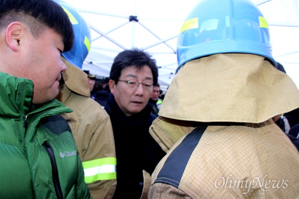 바른정당 유승민 대표가 26일 밀양 세종병원 화재 현장을 찾았다.