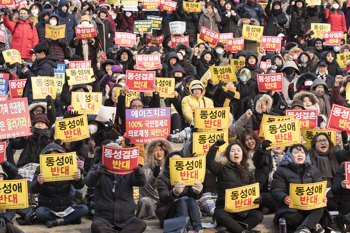  28일 오후 충남 천안시 천안삼거리 공원에서는 충남기독교총연합회 주최로 ‘충남 인권조례 폐지를 위한 도민시국 집회 및 기도회’가 열렸다. 