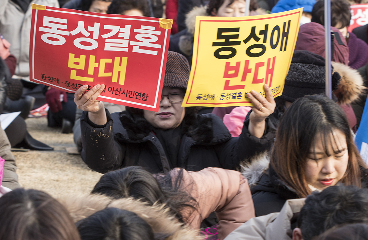  28일 오후 충남 천안시 천안삼거리 공원에서는 충남기독교총연합회 주최로 ‘충남 인권조례 폐지를 위한 도민시국 집회 및 기도회’가 열렸다. 