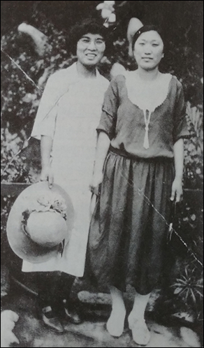 미국에서 찍은 차보석 선생의 모습(오른쪽), 왼쪽은 김마리아 선생