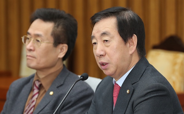 자유한국당 김성태 원내대표가 25일 오전 국회 본청에서 열린 원내대책회의에서 발언하고 있다. 
