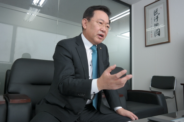 개헌 논란과 관련해 박남춘 위원장은 “지방선거·개헌 동시투표는 국민과의 약속”이라며 동시투표의 당위성을 강조했다.