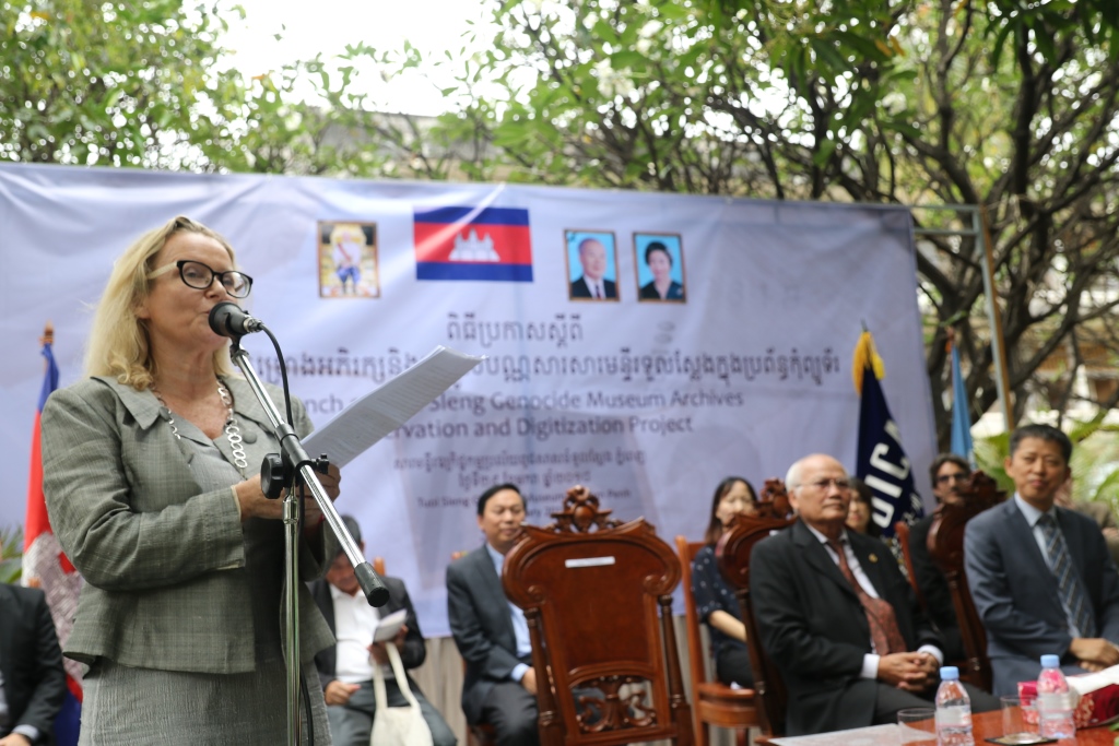 지난 29일 열린 뚜얼슬렝 역사자료 디지털화 착수식에서 축사중인 유네스코 캄보디아 대표부 안느 르마이스트르 소장