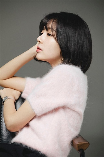  KBS 2TV 월화드라마 <저글러스>에서 비서 좌윤이 역할을 맡은 배우 백진희가 지난 1월 29일 드라마 종영 인터뷰에 응했다. 
