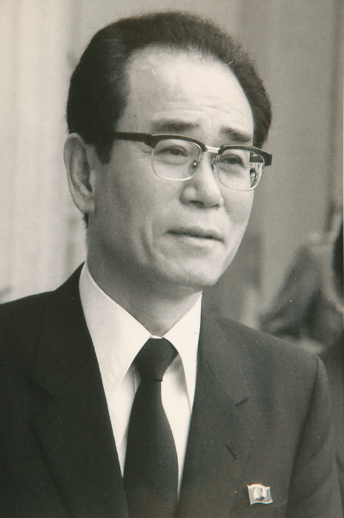 대외적으로 처음 공개된 김영남 상임위원장의 56세 당시 사진. 정창현 교수는 "1984년 정무원 부총리 겸 외교부장 시절의 모습”이라며 “30년도 더 된 사진”이라고 설명했다.