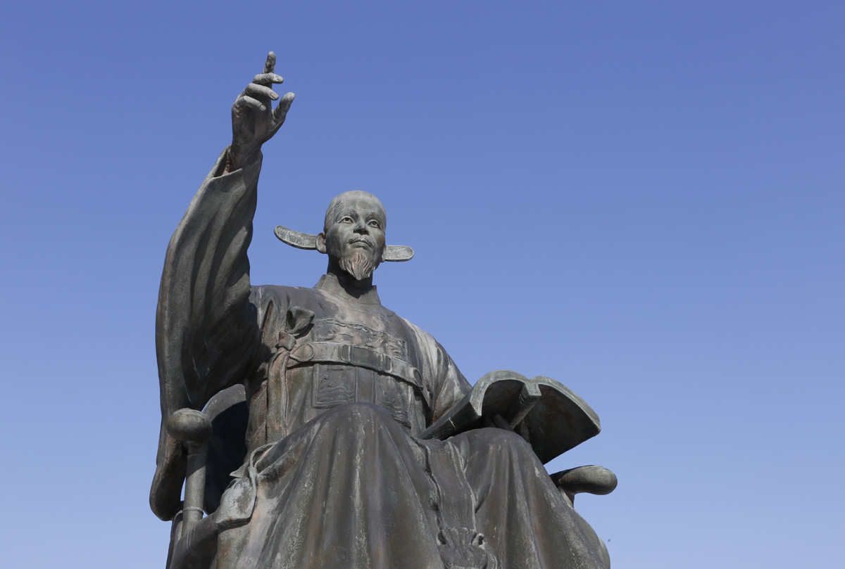 수은 강항 선생 동상. 강항은 '일본 주자학의 아버지'로 불린다. 영광 내산서원 입구에 세워져 있다.