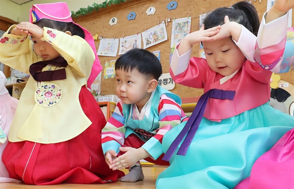 함양 연꽃어린이집 원생들의 예절 배우기.