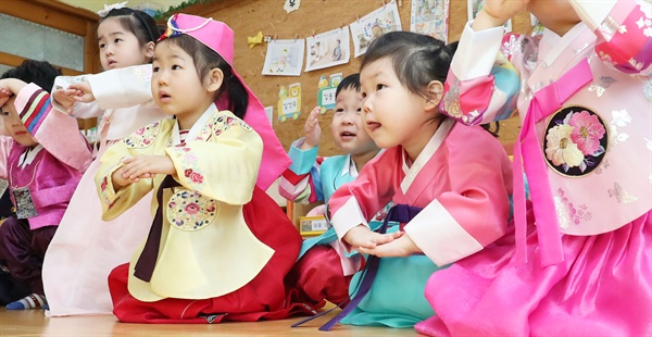 함양 연꽃어린이집 원생들의 예절 배우기.