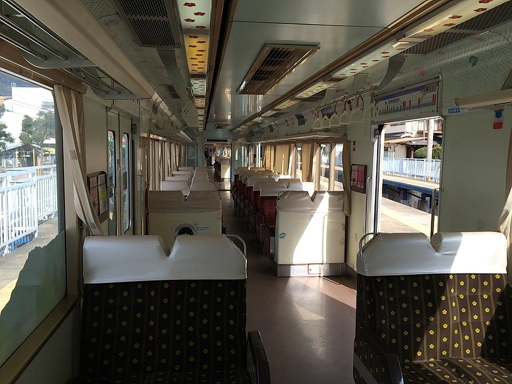 후쿠오카로 향하는 다비토 열차 내부의 모습