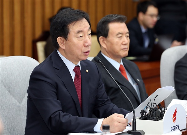 자유한국당 김성태 원내대표가 8일 오전 국회에서 열린 원내대책회의에서 발언하고 있다.