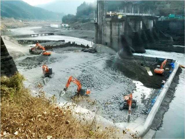 일본 아라세댐 철거 현장. 아라세댐처럼 4대강 보들도 곧 철거돼야 한다. 